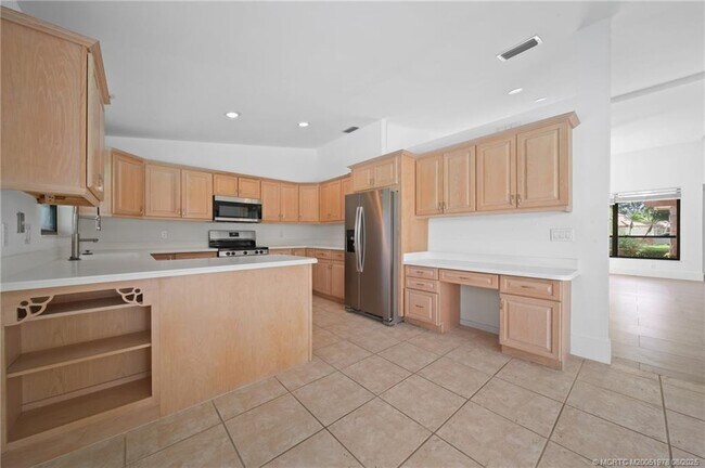 Building Photo - 2284 SW Spoonbill Dr