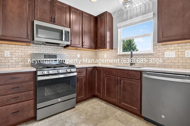 Building Photo - 2823 Winding Valley Dr