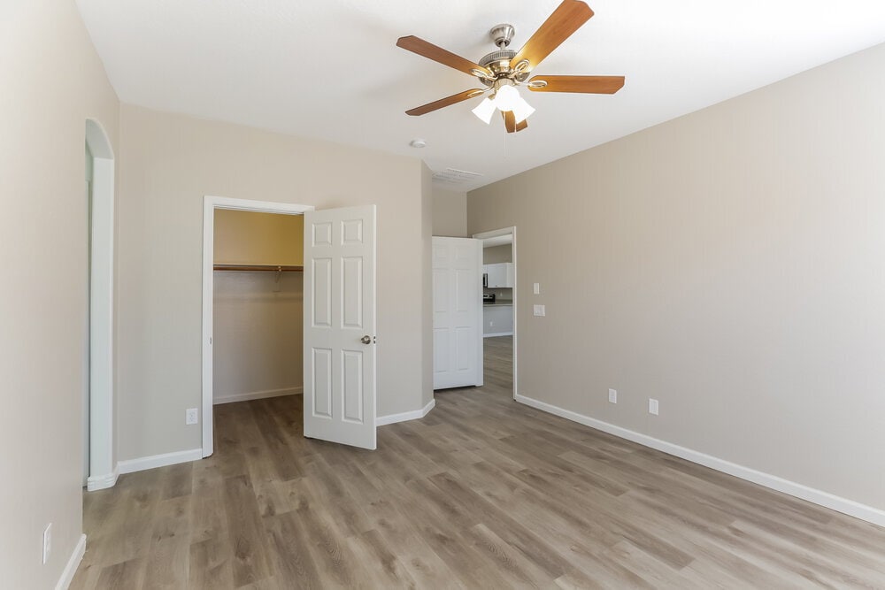 Building Photo - 8827 W Hess St