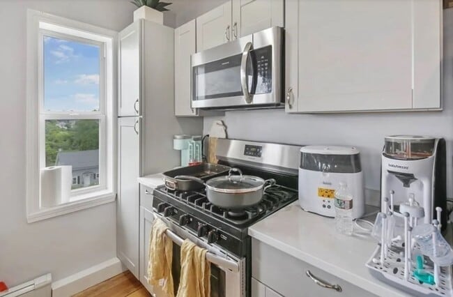 Building Photo - 30 Hemans St