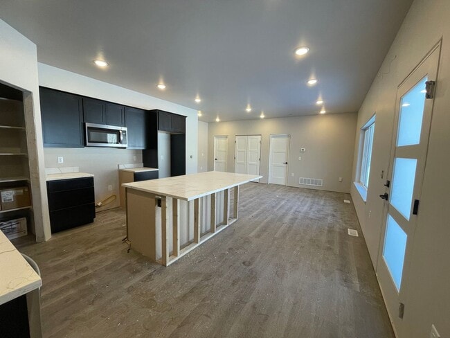 Building Photo - 7404 N Paw St