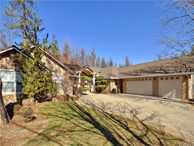 Building Photo - 1865 Vineyard Dr