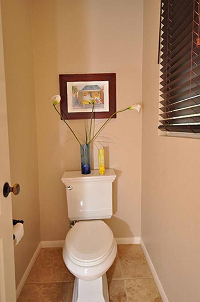 Building Photo - Simply Gorgeous 4+ BR Home with many Amenities!!!