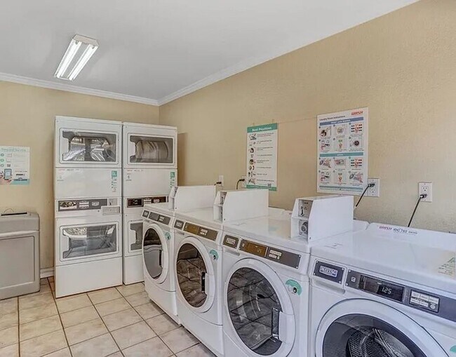 Building Photo - 2-Bed, 1.5-Bath Condo in Convenient El Cajon Location