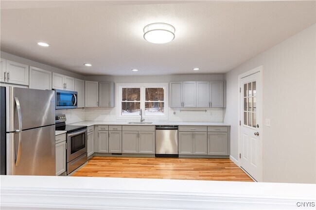 Building Photo - 115 Tarlton Rd