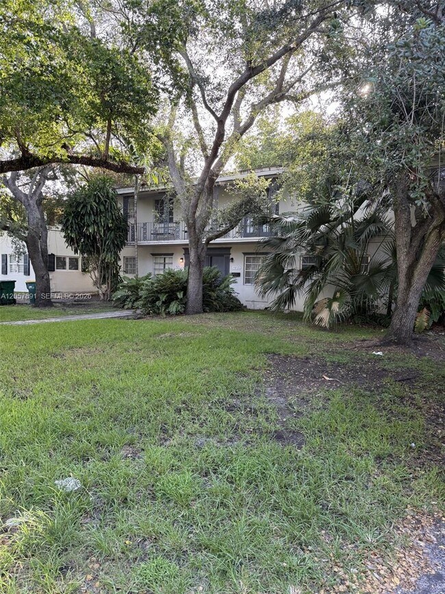 Building Photo - 4855 University Dr