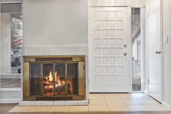 Building Photo - Beautiful 2-Bedroom Condo in Bakersfield, CA