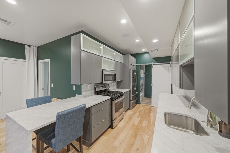 Building Photo - 186 Paris St