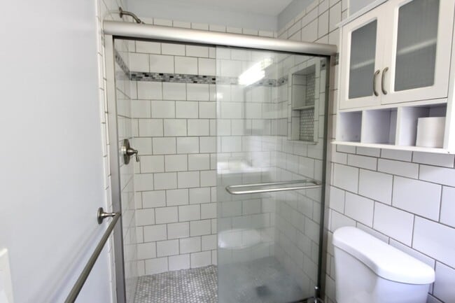 Building Photo - 4 Bedroom 3 Bath Well Kept House in West H...