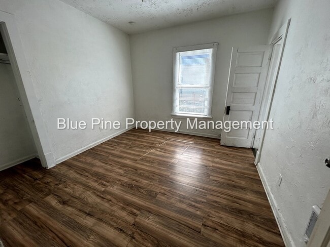 Building Photo - 915 N Hayes Ave