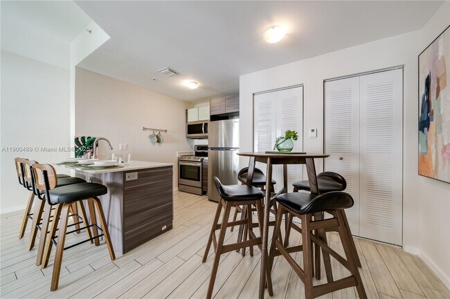 Building Photo - 481 NE 29th St