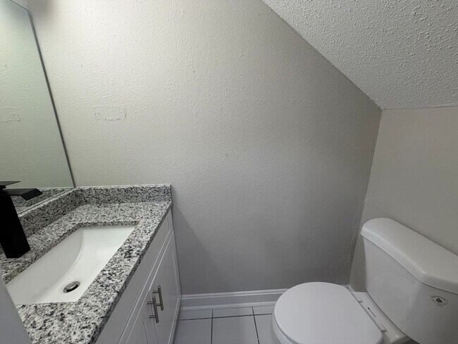 Building Photo - (OTR)4116Delaw