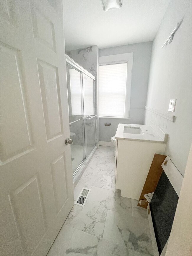 Building Photo - 236 Nicoll St