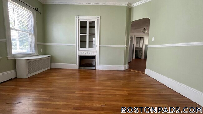 Building Photo - 369 Savin Hill Ave