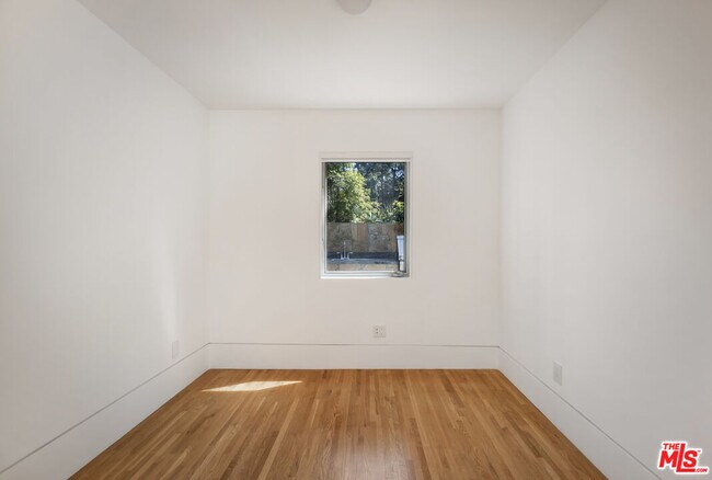 Building Photo - 631 Cross Ave