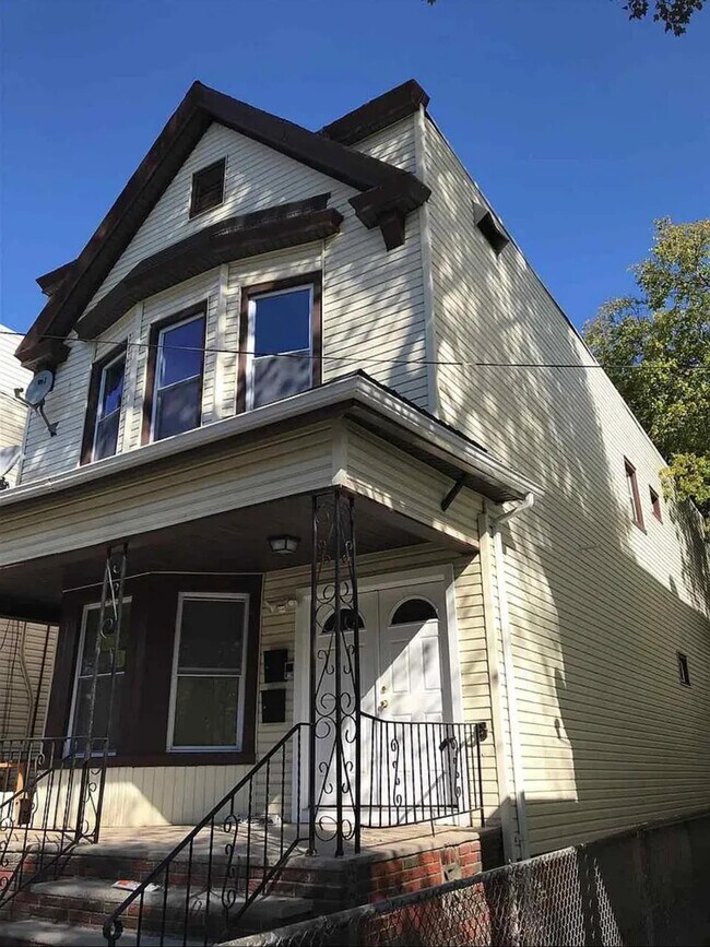 Building Photo - 36 Dwight St