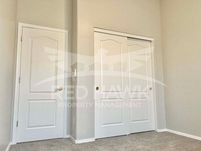 Building Photo - 889 E Leo Pl