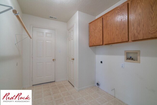 Building Photo - 2620 E 700 N