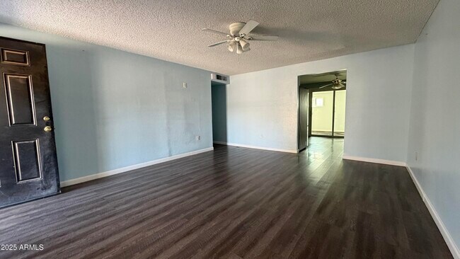 Building Photo - 1645 W Thunderbird Rd