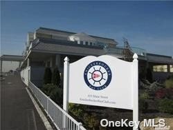 Building Photo - 433 Main St