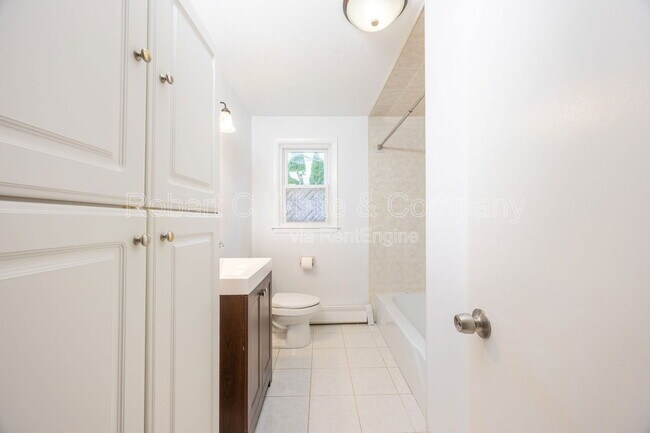 Building Photo - 32 Marshall St