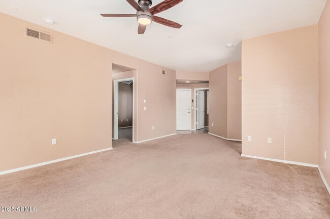 Building Photo - 7401 W Arrowhead Clubhouse Dr