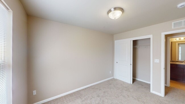 Building Photo - Ankeny 3 Bedroom Townhome Available Novemb...
