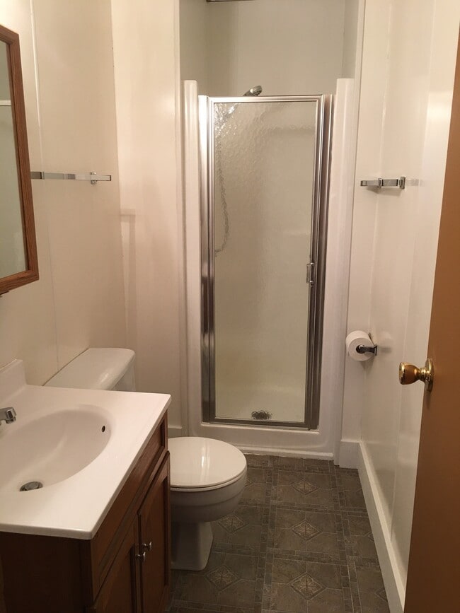 Building Photo - 710 Moen Ave