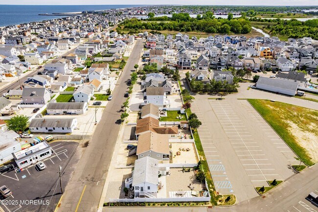 Building Photo - 167 4th Ave