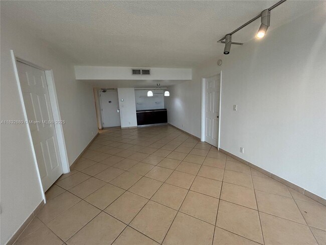 Building Photo - 20335 W Country Club Dr