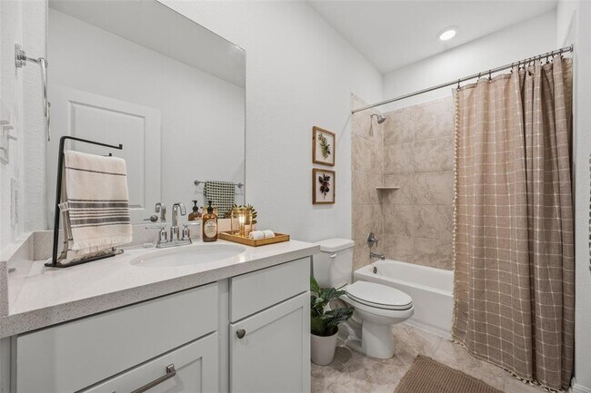 Building Photo - 858 Papaya Dr