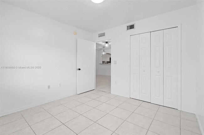Building Photo - 1261 SE 29th St