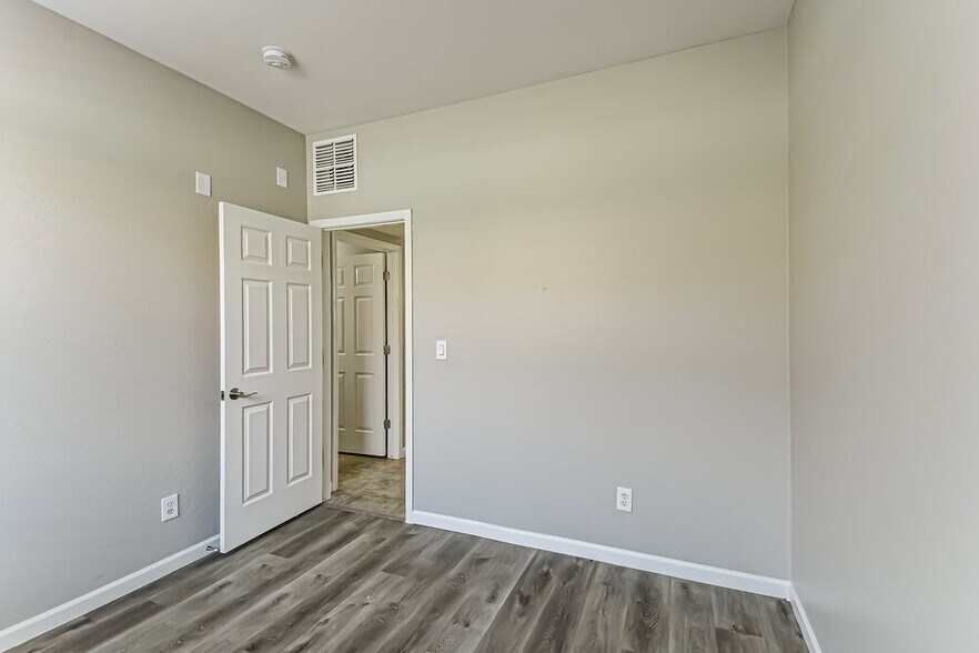 Building Photo - 43240 N Whisper Ln