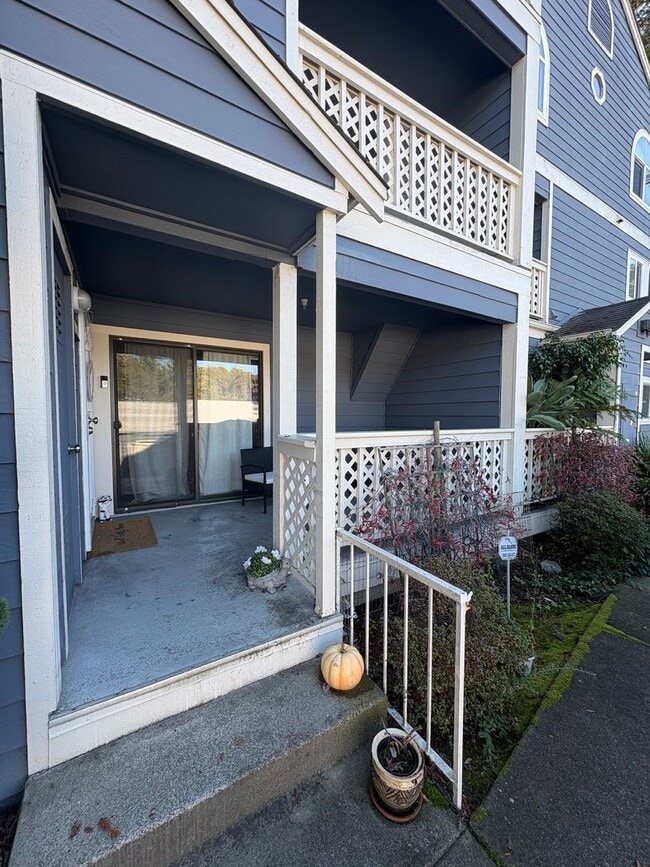 Building Photo - Gated Community with easy west bound 80 ac...