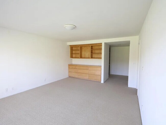 Building Photo - 5796 Encina Rd