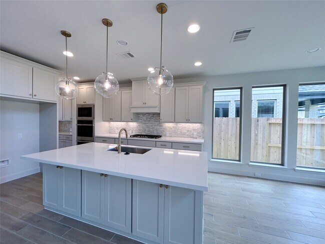 Building Photo - 5406 Holly Holw Ln