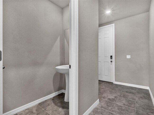 Building Photo - 743 Legacy Dr