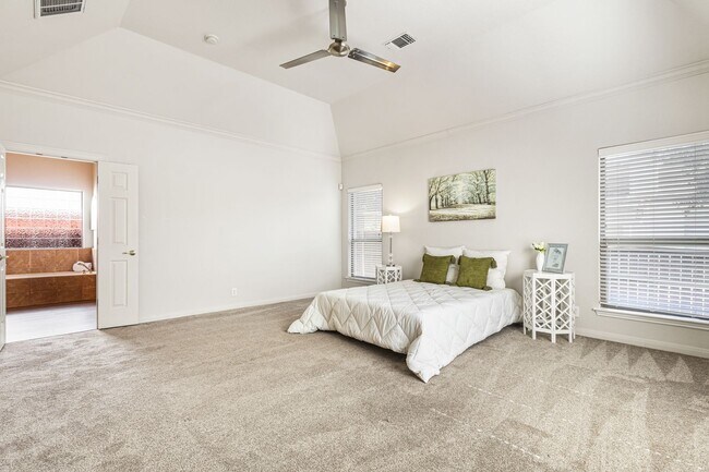 Building Photo - Corner Lot Beauty in Stone Oak Area