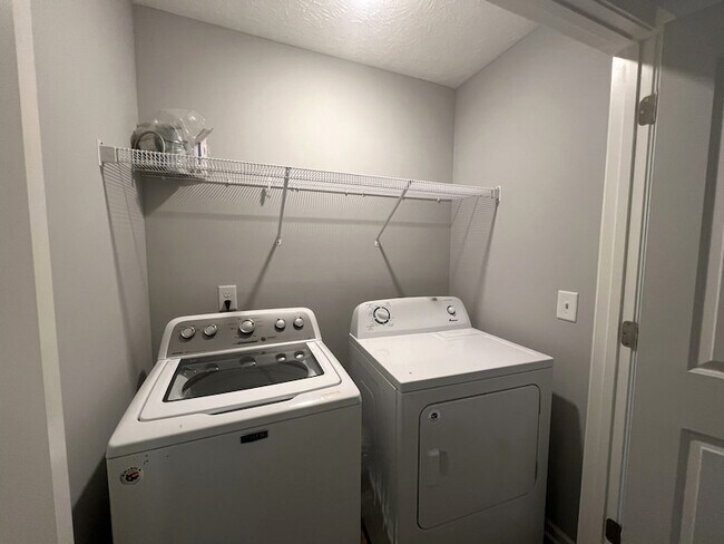 Building Photo - 813 Vigilant Dr