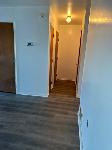 Building Photo - 235 Vista Dr