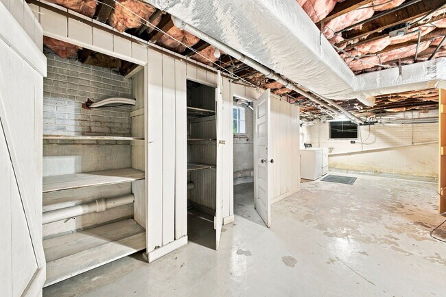 Building Photo - 734 Shirley Ave