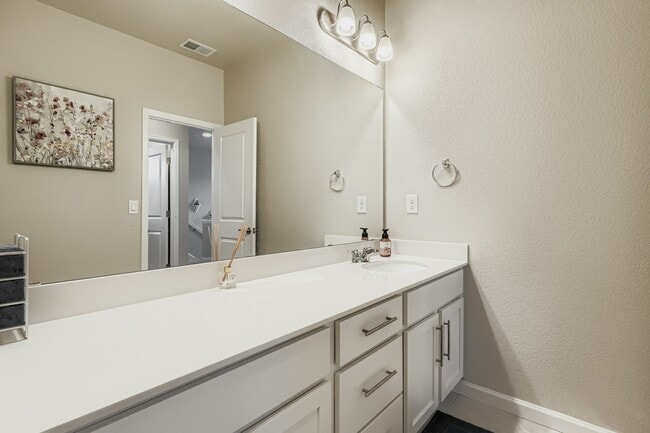 Building Photo - 8990 Birch Run Dr