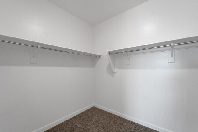 Building Photo - Charming 4BR House in Surprise