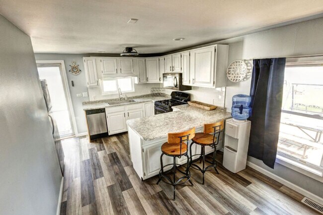 Building Photo - 39259 N Jackson Dr