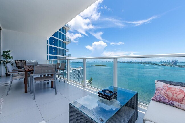 Primary Photo - 2020 N Bayshore Dr
