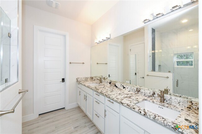 Building Photo - 114 High Point Cir