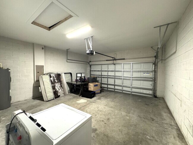 Building Photo - 9 Orchid Ln