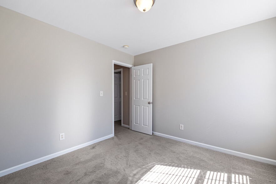 Building Photo - 7954 Willowglen Dr