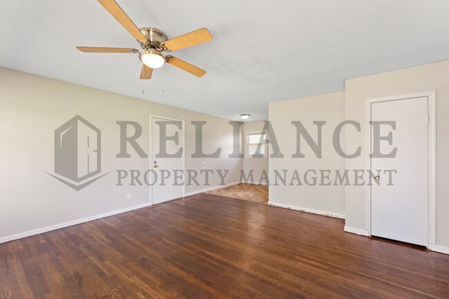 Building Photo - 7429 W Frazier Ln