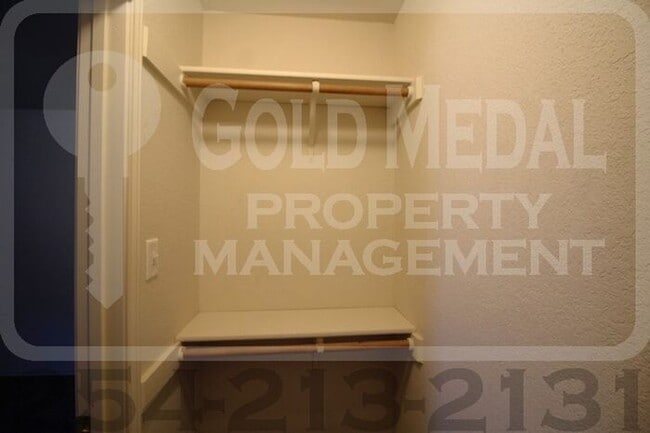 Building Photo - 306 Creek St – Unit C: Cozy Cove Living at...